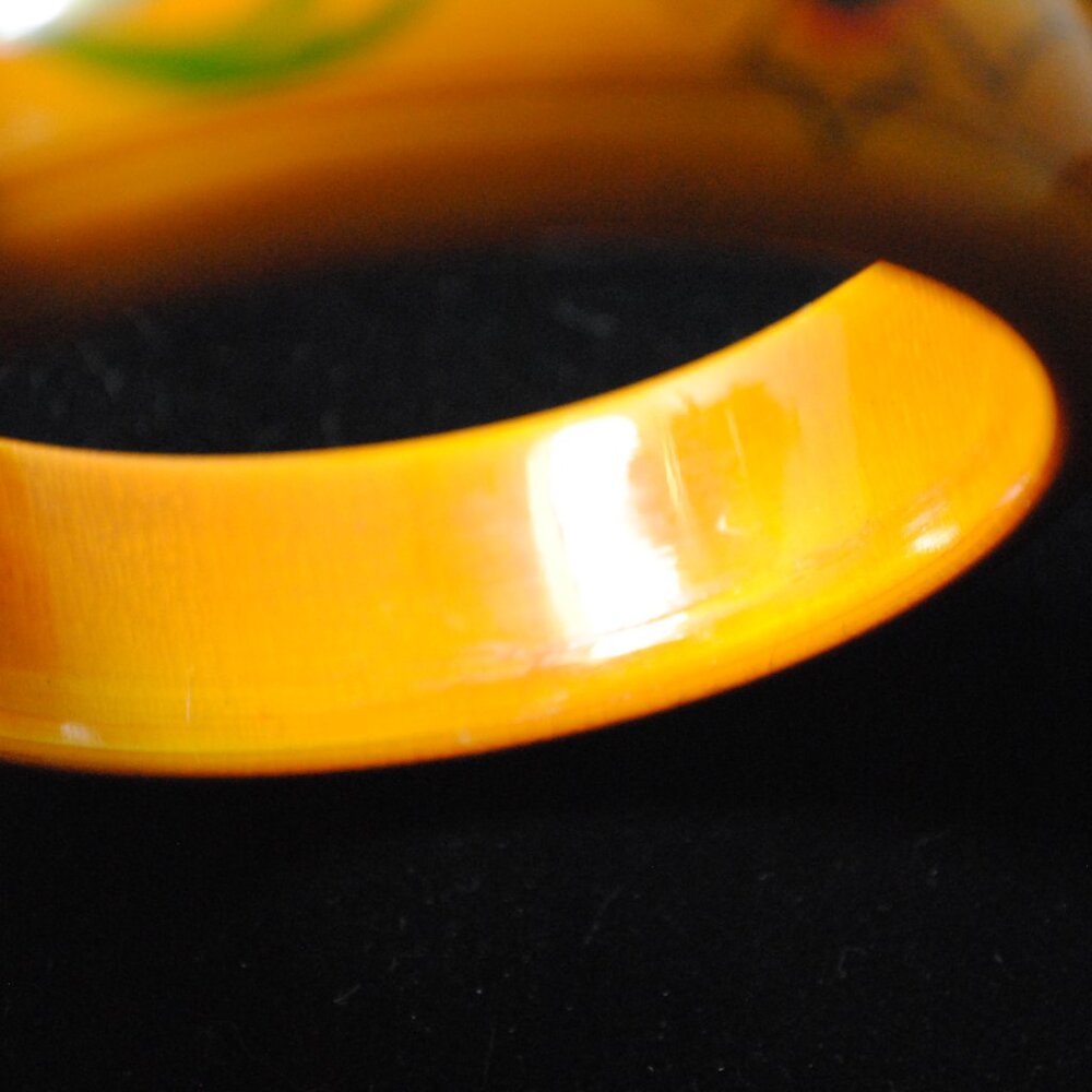 Vintage Painted and Glossed Butterscotch Bakelite /Plastic Bangle Floral Design - Picture 7 of 8